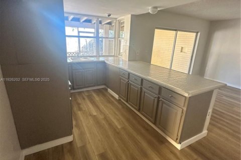 Casa en alquiler en Homestead, Florida, 4 dormitorios, 155.8 m2 № 1984699 - foto 4