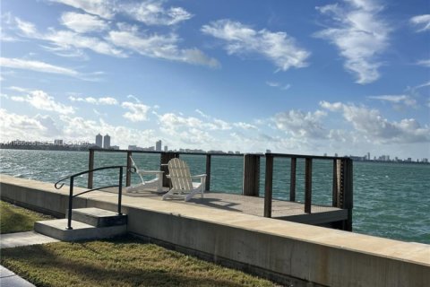 Condominio en Miami Beach, Florida, 1 dormitorio  № 2029351