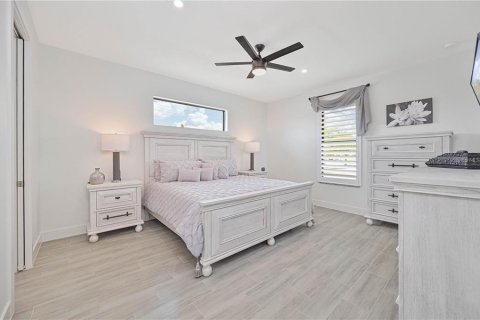 Propiedad comercial en venta en Punta Gorda, Florida, 6 dormitorios, 255.11 m2 № 2213986 - foto 13