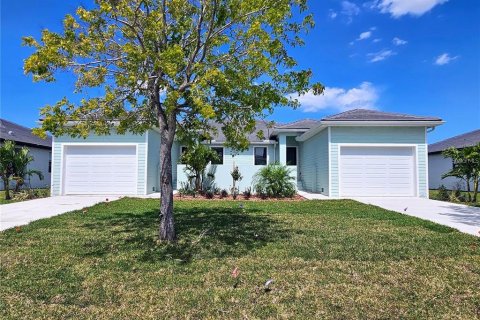 Propiedad comercial en Punta Gorda, Florida 6 dormitorios, 255.11 m2 № 2213986