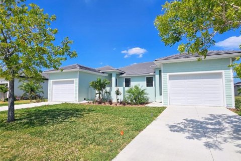 Propiedad comercial en venta en Punta Gorda, Florida, 6 dormitorios, 255.11 m2 № 2213986 - foto 2