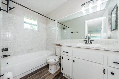 House in Pinellas Park, Florida 1 bedroom, 83.8 sq.m. № 1618662 - photo 24