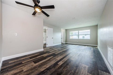 House in Pinellas Park, Florida 1 bedroom, 83.8 sq.m. № 1618662 - photo 13