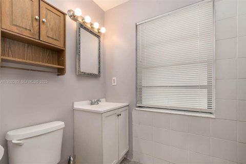 Villa ou maison à vendre à Miami, Floride: 3 chambres, 174.19 m2 № 1991361 - photo 15