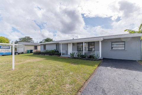 Villa ou maison à vendre à Miami, Floride: 3 chambres, 174.19 m2 № 1991361 - photo 23