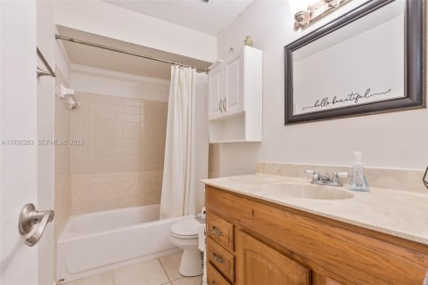 Villa ou maison à vendre à Miami, Floride: 3 chambres, 174.19 m2 № 1991361 - photo 10