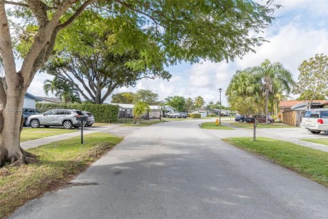 Villa ou maison à vendre à Miami, Floride: 3 chambres, 174.19 m2 № 1991361 - photo 24