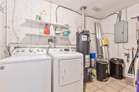 Villa ou maison à vendre à Miami, Floride: 3 chambres, 174.19 m2 № 1991361 - photo 16