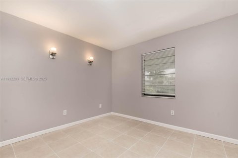 Villa ou maison à vendre à Miami, Floride: 3 chambres, 174.19 m2 № 1991361 - photo 12