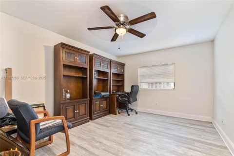 Villa ou maison à vendre à Miami, Floride: 3 chambres, 174.19 m2 № 1991361 - photo 9