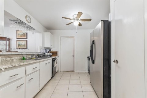 Villa ou maison à vendre à Miami, Floride: 3 chambres, 174.19 m2 № 1991361 - photo 5