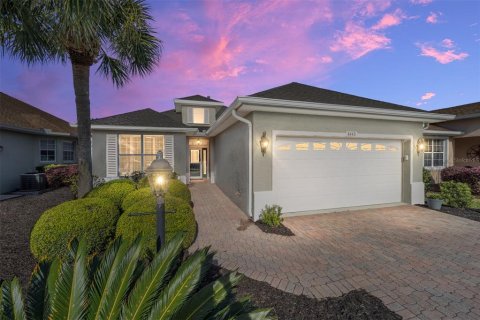 House in Ocala, Florida 2 bedrooms, 158.77 sq.m. № 1608548 - photo 1