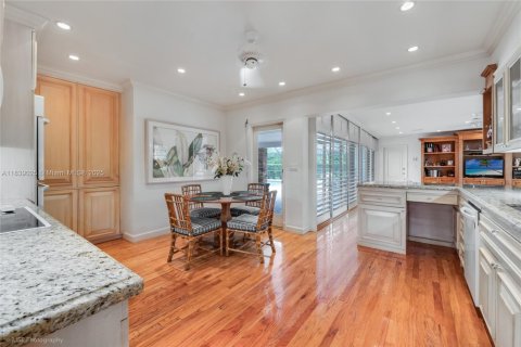 House in Palmetto Bay, Florida 3 bedrooms, 261.33 sq.m. № 1825727 - photo 5