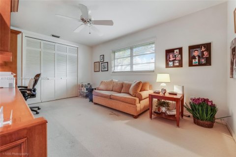House in Palmetto Bay, Florida 3 bedrooms, 261.33 sq.m. № 1825727 - photo 12