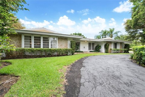 House in Palmetto Bay, Florida 3 bedrooms, 261.33 sq.m. № 1825727 - photo 1