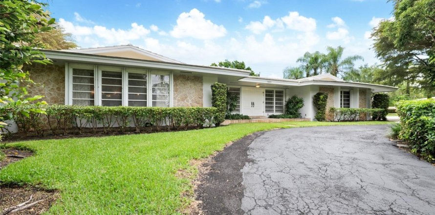 House in Palmetto Bay, Florida 3 bedrooms, 261.33 sq.m. № 1825727
