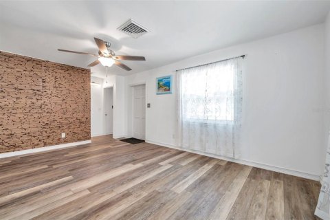 House in Saint Petersburg, Florida 2 bedrooms, 74.32 sq.m. № 1901749 - photo 10