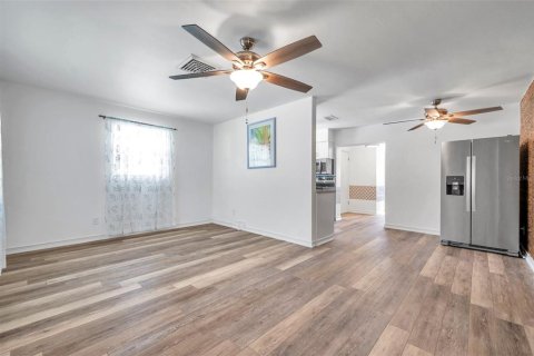 House in Saint Petersburg, Florida 2 bedrooms, 74.32 sq.m. № 1901749 - photo 8