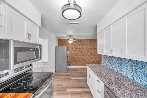 House in Saint Petersburg, Florida 2 bedrooms, 74.32 sq.m. № 1901749 - photo 6