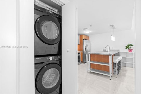 Copropriété à louer à Miami, Floride: 1 chambre, 73.3 m2 № 1976749 - photo 14