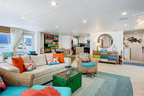 Casa en venta en New Smyrna Beach, Florida, 12 dormitorios, 614.27 m2 № 1901493 - foto 14