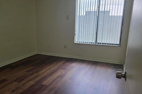 Villa ou maison à vendre à Miami, Floride: 4 chambres, 189.24 m2 № 2085607 - photo 10