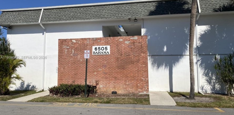 Кондоминиум с 2 спальнями в Маргит, Флорида № 1997590