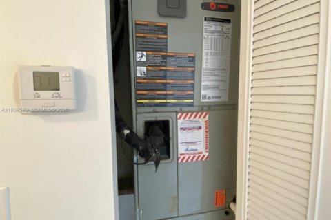 Купить кондоминиум в Маргит, Флорида 2 спальни, 92.9м2, № 1997590 - фото 11