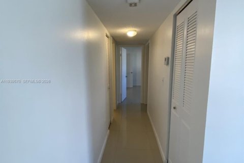 Купить кондоминиум в Маргит, Флорида 2 спальни, 92.9м2, № 1997590 - фото 8