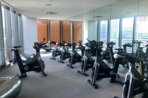 Condominio en alquiler en Miami, Florida, 3 dormitorios, 107.21 m2 № 1993038 - foto 11