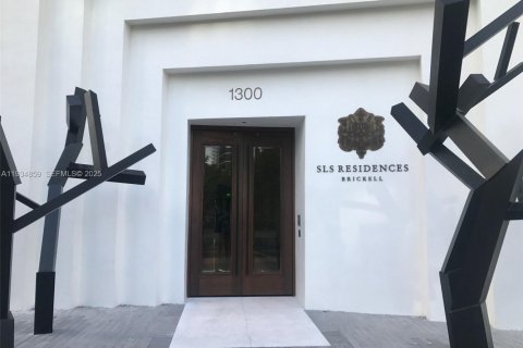 Condominio en alquiler en Miami, Florida, 3 dormitorios, 107.21 m2 № 1993038 - foto 2