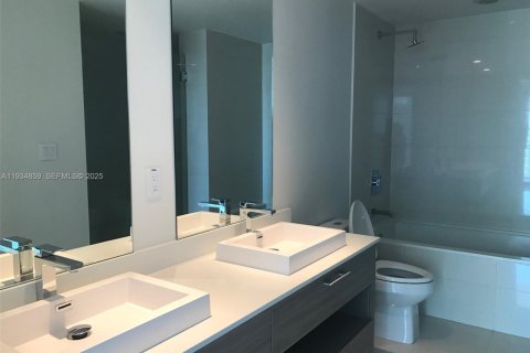 Condominio en alquiler en Miami, Florida, 3 dormitorios, 107.21 m2 № 1993038 - foto 21