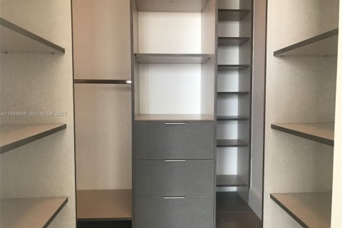 Condominio en alquiler en Miami, Florida, 3 dormitorios, 107.21 m2 № 1993038 - foto 20