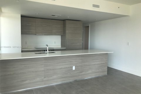 Condominio en alquiler en Miami, Florida, 3 dormitorios, 107.21 m2 № 1993038 - foto 15