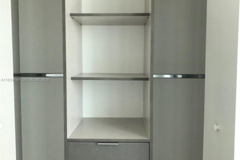 Condominio en alquiler en Miami, Florida, 3 dormitorios, 107.21 m2 № 1993038 - foto 18