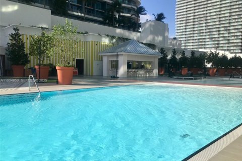 Condominio en alquiler en Miami, Florida, 3 dormitorios, 107.21 m2 № 1993038 - foto 8