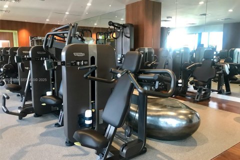 Condominio en alquiler en Miami, Florida, 3 dormitorios, 107.21 m2 № 1993038 - foto 10