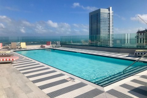 Condominio en alquiler en Miami, Florida, 3 dormitorios, 107.21 m2 № 1993038 - foto 13
