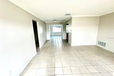 House in Pinellas Park, Florida 2 bedrooms, 113.43 sq.m. № 1899708 - photo 6