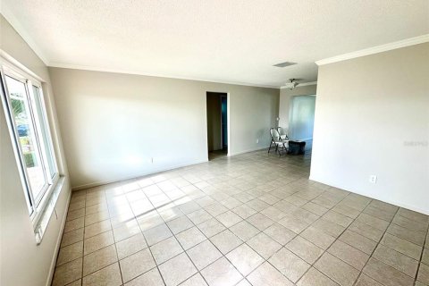 House in Pinellas Park, Florida 2 bedrooms, 113.43 sq.m. № 1899708 - photo 5