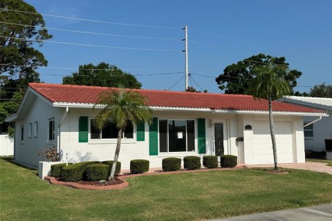 House in Pinellas Park, Florida 2 bedrooms, 113.43 sq.m. № 1899708 - photo 3