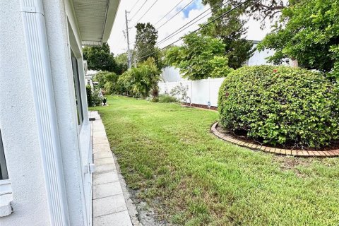 House in Pinellas Park, Florida 2 bedrooms, 113.43 sq.m. № 1899708 - photo 25