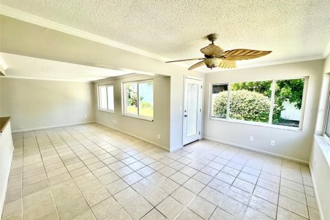 House in Pinellas Park, Florida 2 bedrooms, 113.43 sq.m. № 1899708 - photo 10