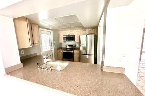 House in Pinellas Park, Florida 2 bedrooms, 113.43 sq.m. № 1899708 - photo 17