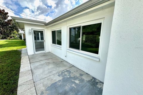 House in Pinellas Park, Florida 2 bedrooms, 113.43 sq.m. № 1899708 - photo 26