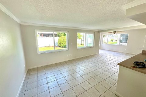 House in Pinellas Park, Florida 2 bedrooms, 113.43 sq.m. № 1899708 - photo 9