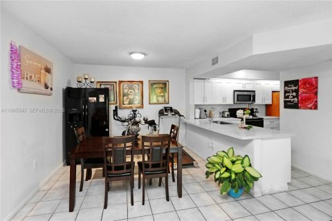 Condominio en alquiler en Cutler Bay, Florida, 2 dormitorios, 103.4 m2 № 2051251 - foto 4