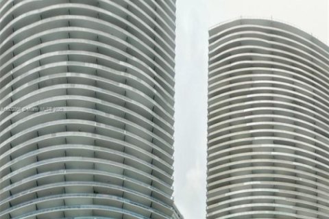 Condo in Miami, Florida, 2 bedrooms  № 1812010 - photo 9