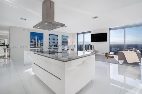 Condominio en alquiler en Miami, Florida, 4 dormitorios, 336.86 m2 № 2079993 - foto 7