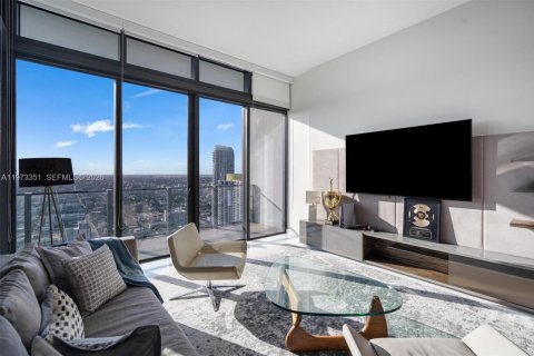 Condominio en alquiler en Miami, Florida, 4 dormitorios, 336.86 m2 № 2079993 - foto 13